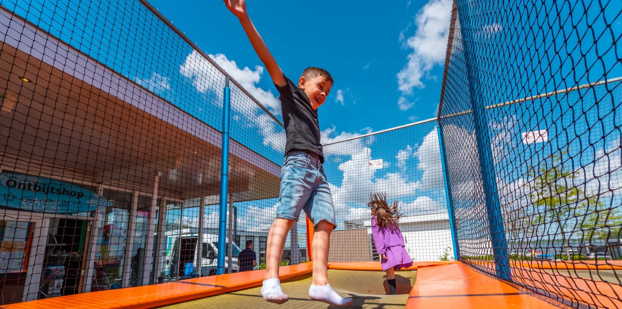 EuroParcs Veluwemeer Kinderen Springen Trampoline