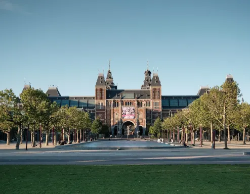 Rijksmuseum Front Amsterdam Fountain