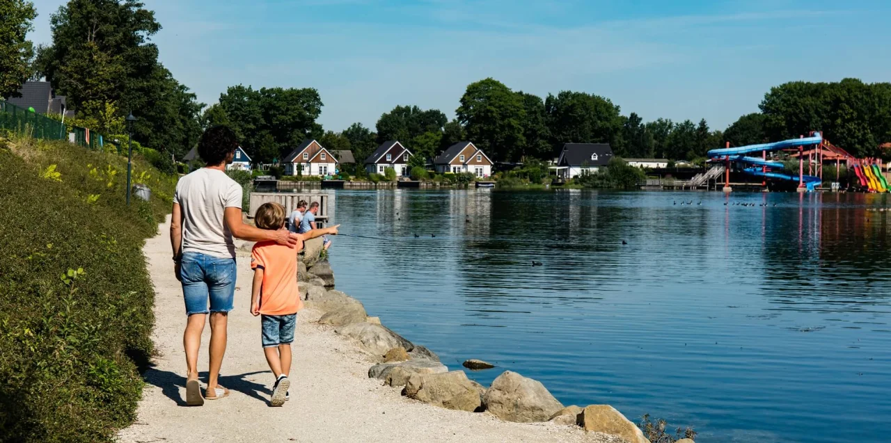 Header-swimmingpond-slides-EuroParcs-Limburg