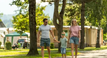 Family-walking-in-austria-hermagor-nassfeld