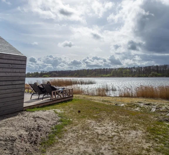 tiny-house-4-by-the-water-exterior-europarcs-de-ijssel-eilanden