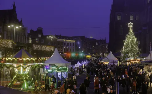 Kerstmarkt in Haarlem op de Grote Markt Sfeerbeeld