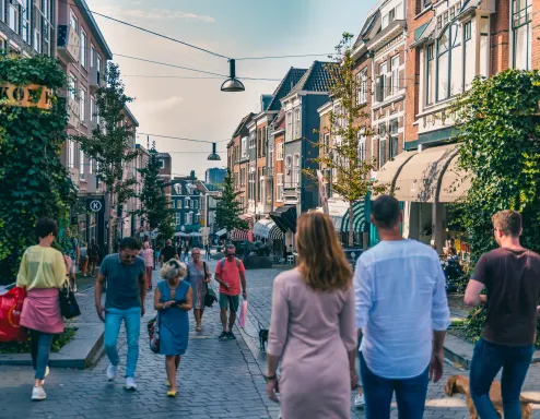 Kraaijenbergse Plassen Nijmegen Couple Shopping Street