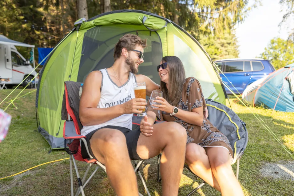 camping-couple-europarcs-pressegger-see
