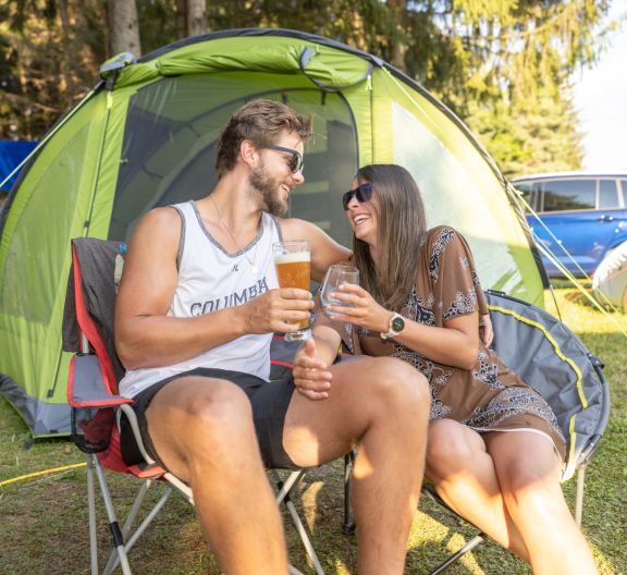 camping-couple-europarcs-pressegger-see