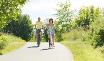 couple-cycling-nature-europarcs