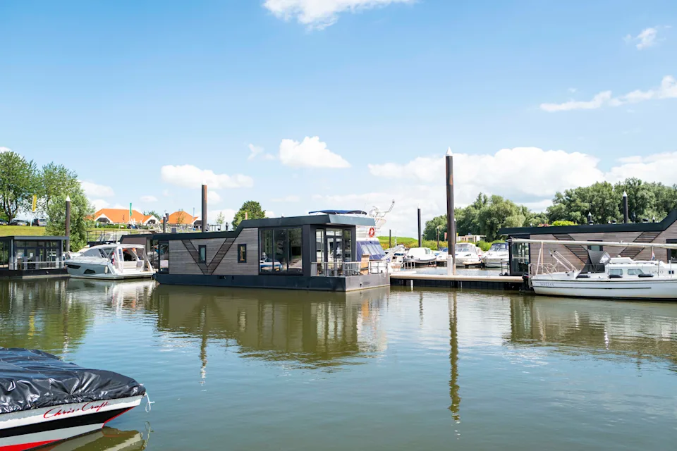 Woonboot huren | Bijzonder overnachten | EuroParcs