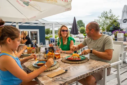 Bad Hulckesteijn Restaurant Family Kids Lunch Smile Beer Fries