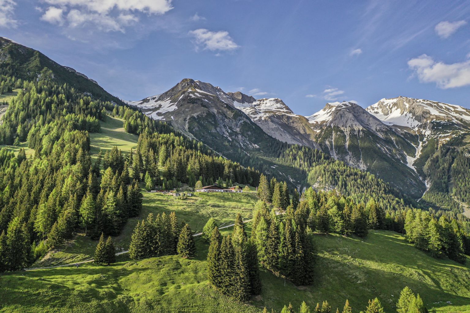 surroundings-mountains-europarcs-arlberg