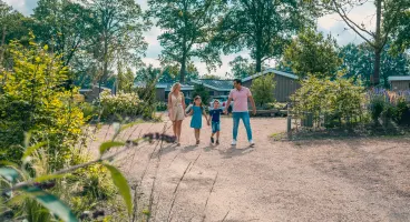 Early booking discount Summer Discount 2024 - Family on summer holiday at EuroParcs