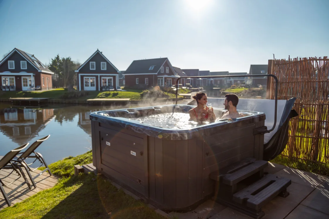 EuroParcs IJsselmeer Jacuzzi Couple Cheers Romantic Wellness Villas