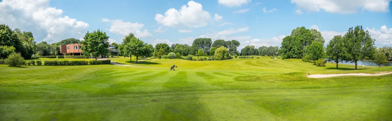 Blog golf course De Dorpswaard near holiday park EuroParcs Aan De Maas panorama