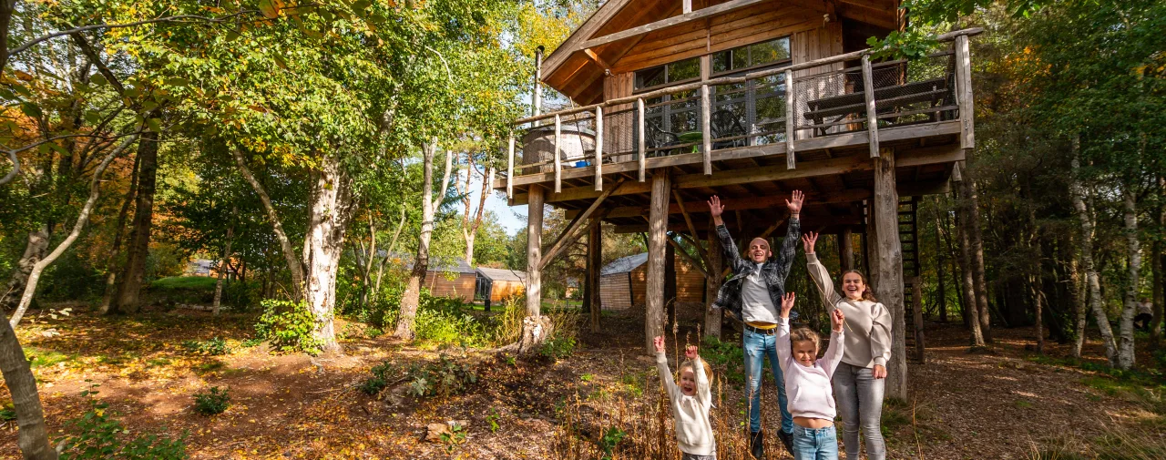 EuroParcs Ruinen Boomhut XXL gezin familie springen 2