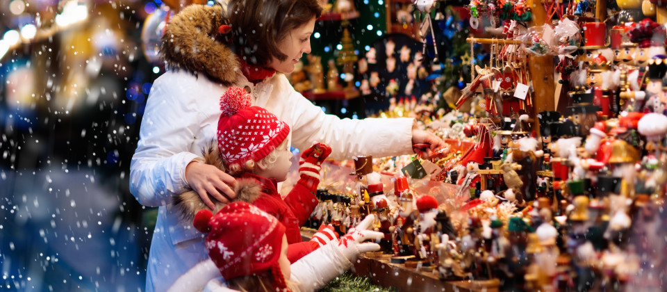christmas-market-mother-child-europarcs