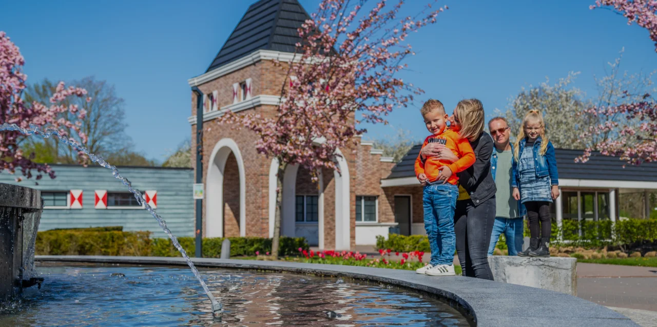 Zuiderzee Gezin Jongen Fontein Lachen Donker