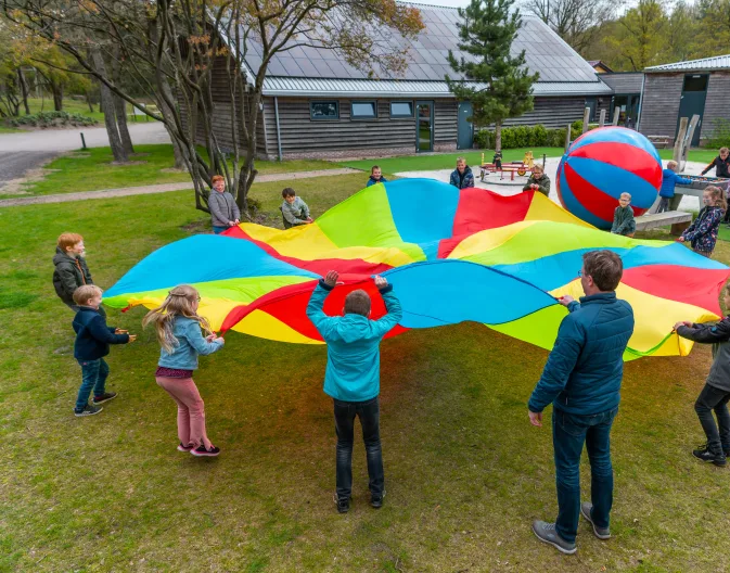 EuroParcs parachute animation kids 