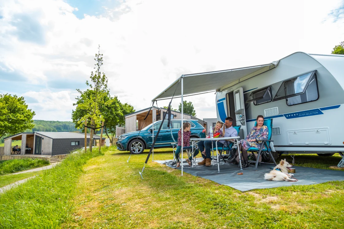 Gulperberg XL-kampeerplaats met uitzicht camping caravan dog