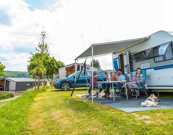 Gulperberg XL-kampeerplaats met uitzicht camping caravan dog