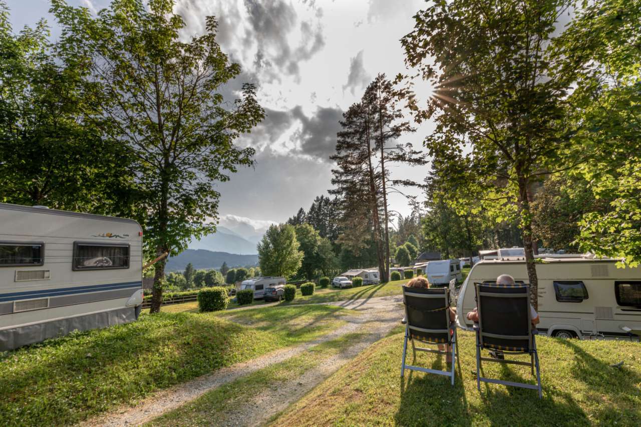 header-park-camping-outside-europarcs-pressegger-see