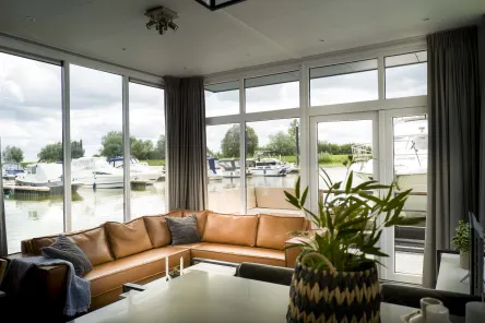 EuroParcs Marina Strandbad Waterlodge 4 living room