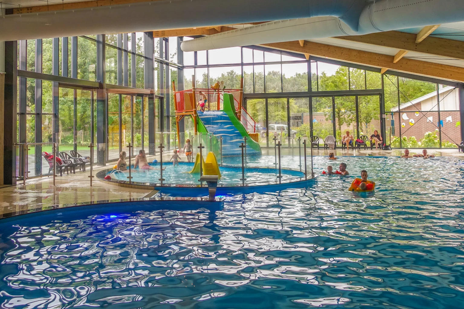 B.C. Verslaafd Toegangsprijs Vakantiepark zwembad | Binnen en buiten | EuroParcs