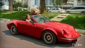 Oso Old Spice conduciendo un coche deportivo