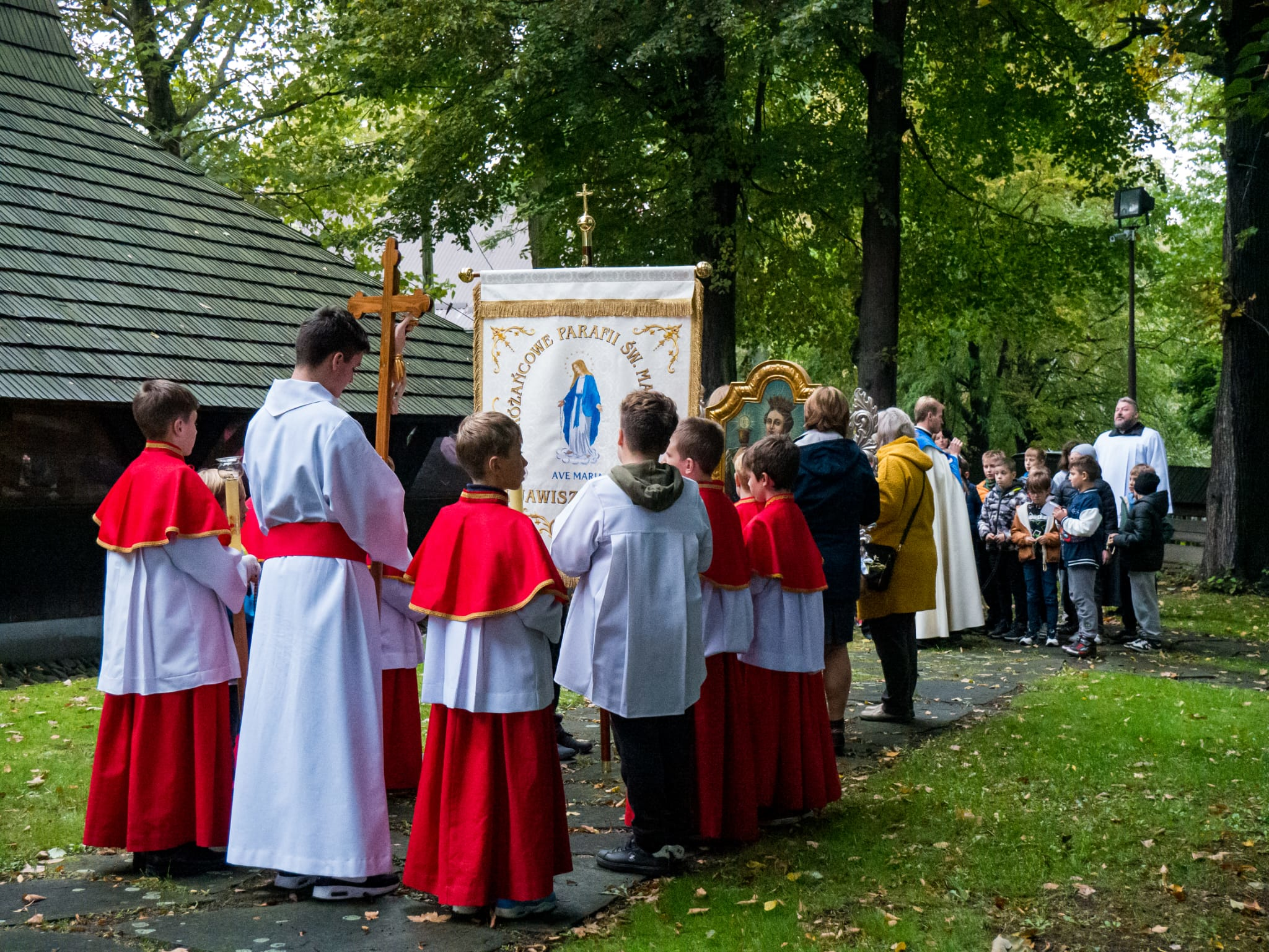 Procesja różańcowa - Parafia Jawiszowice św. Marcina Bpa