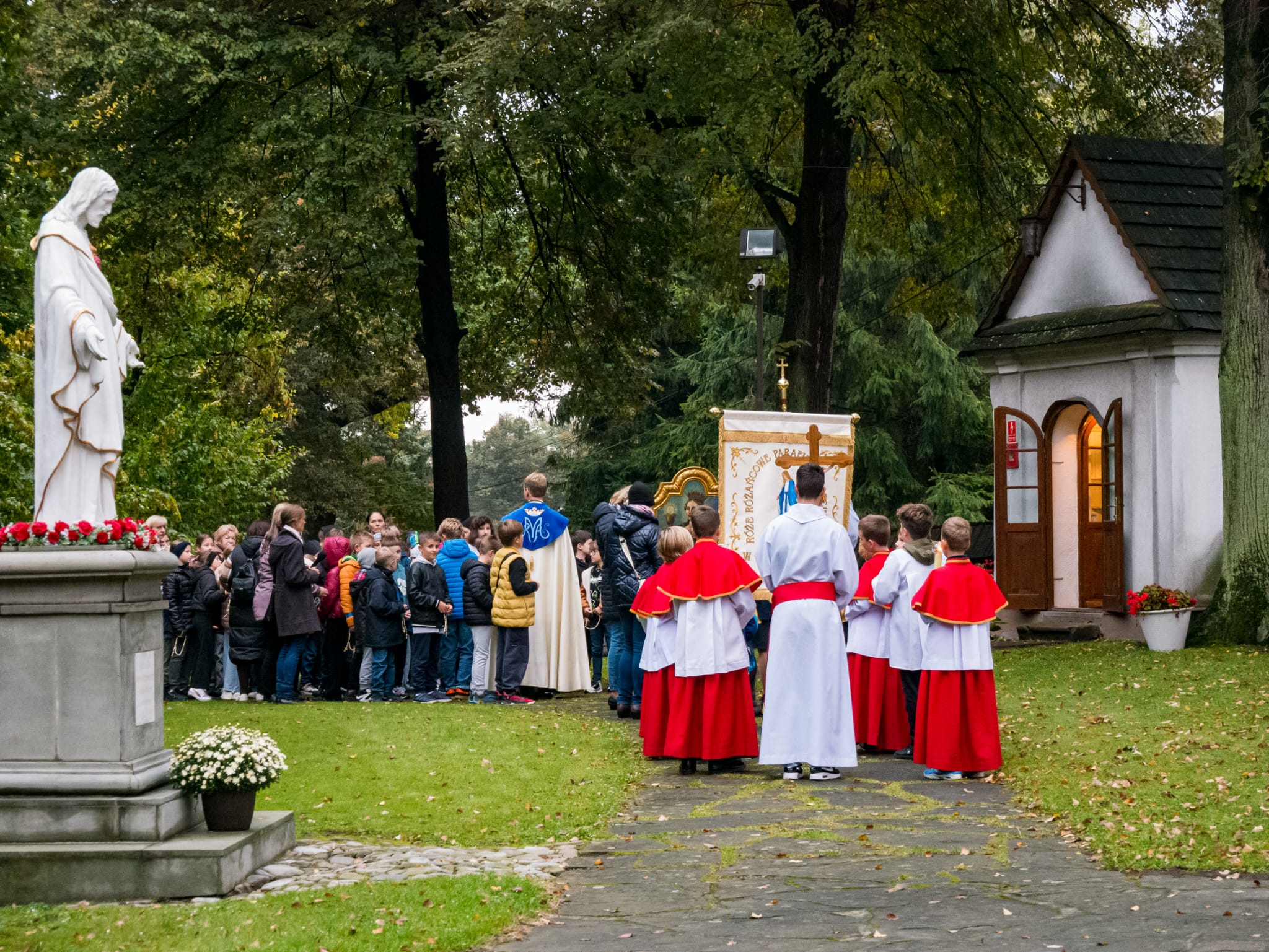 Procesja różańcowa - Parafia Jawiszowice św. Marcina Bpa