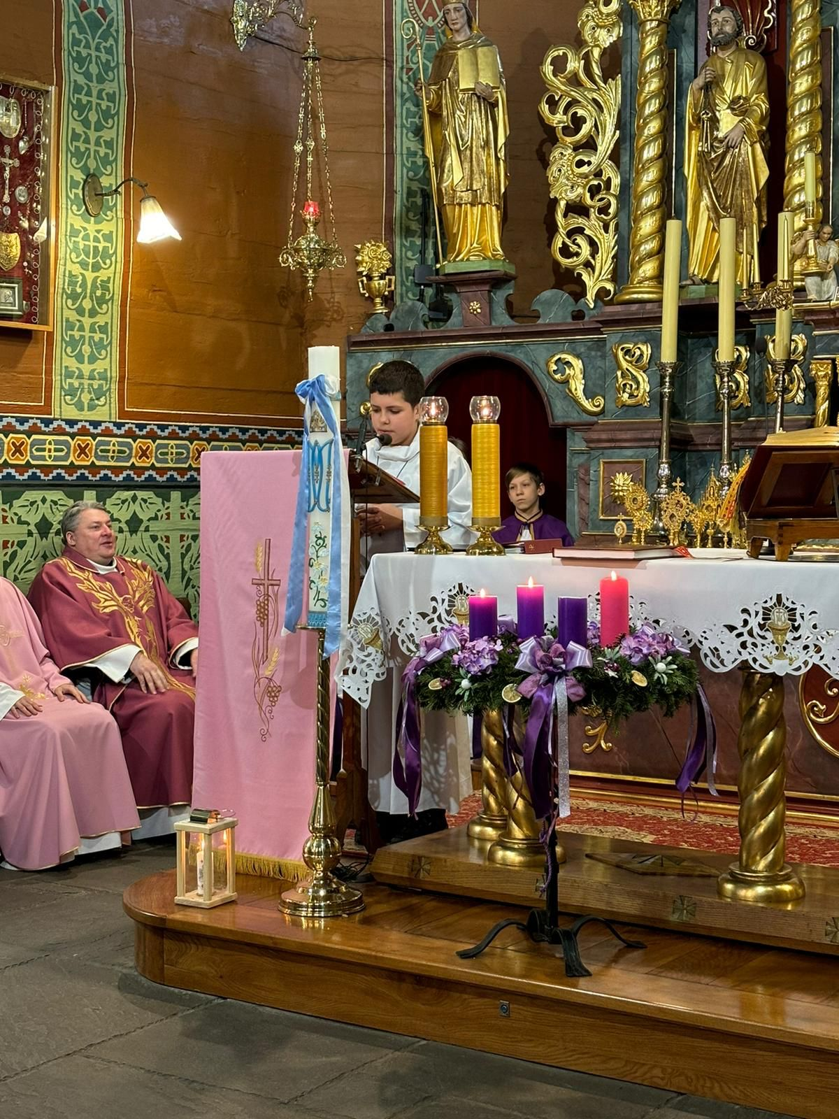 1 Szczep Harcerski z Jawiszowic wprowadził Światło Betlejemskie - Parafia Jawiszowice św. Marcina Biskupa