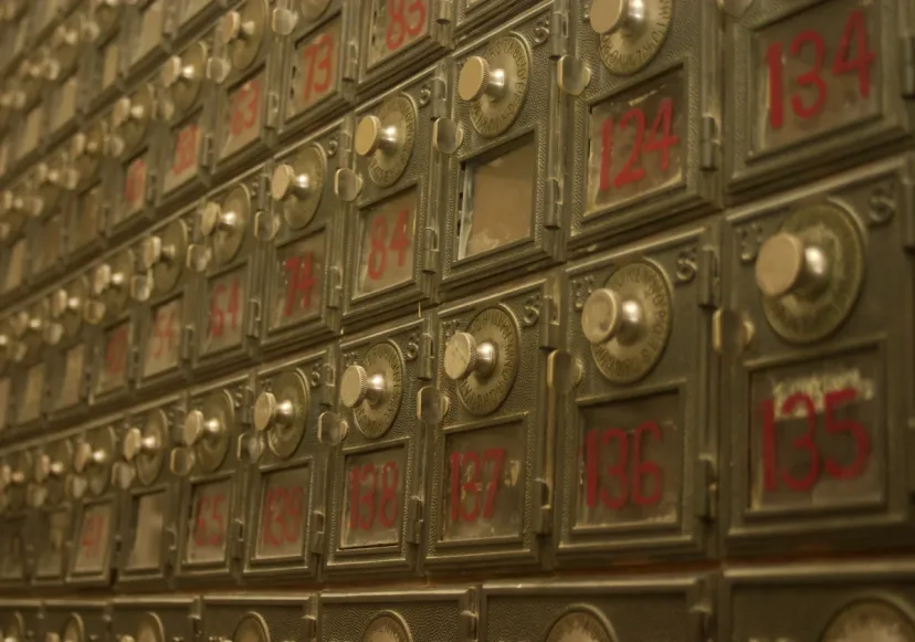 What’s the difference between a PO box and a virtual mailbox?