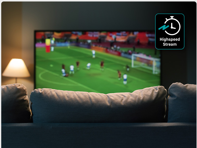 TV avec un joueur du foot et le logo "Highspeed Stream" à l'écran