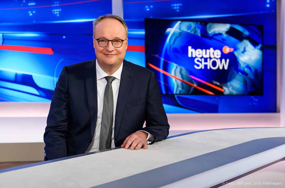 "heute-show": Moderator Oliver Welke im Studio.