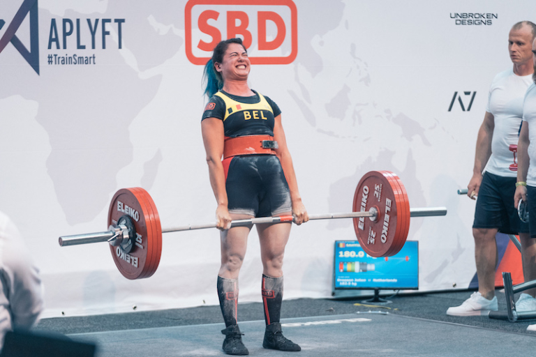 Sahy deadlifting at the World Championship