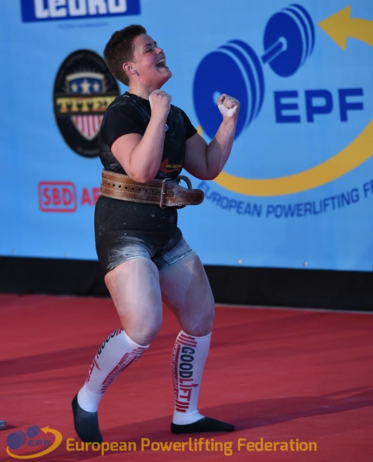 Hulda Waage victory pose at powerlifting event