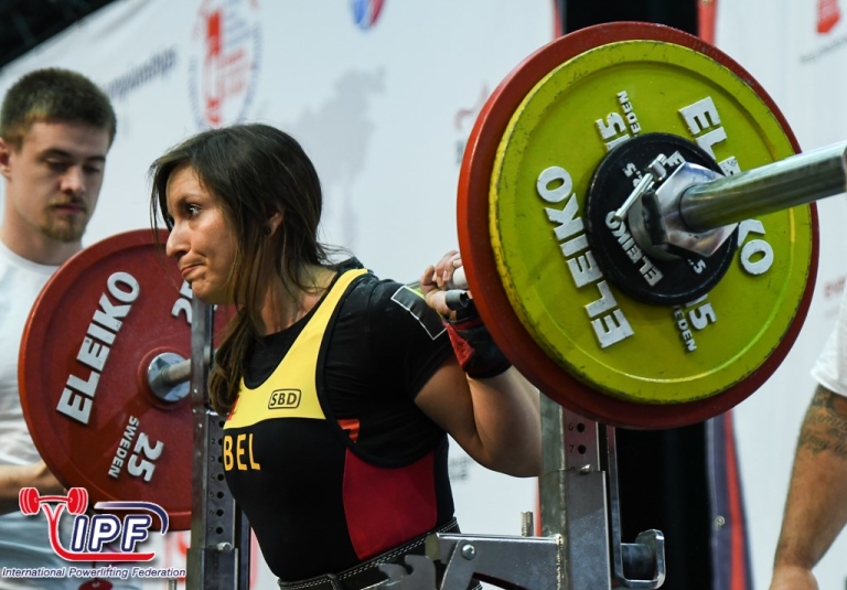 Jessica preparing for a squat