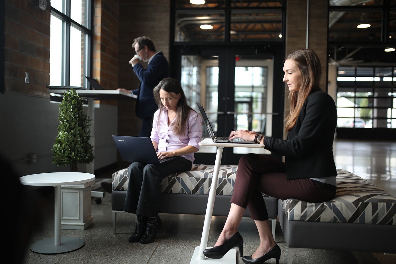 coworkers-6952916 1280