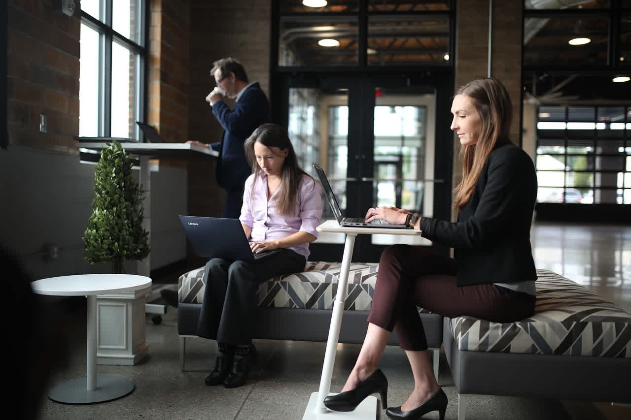 coworkers-6952916 1280