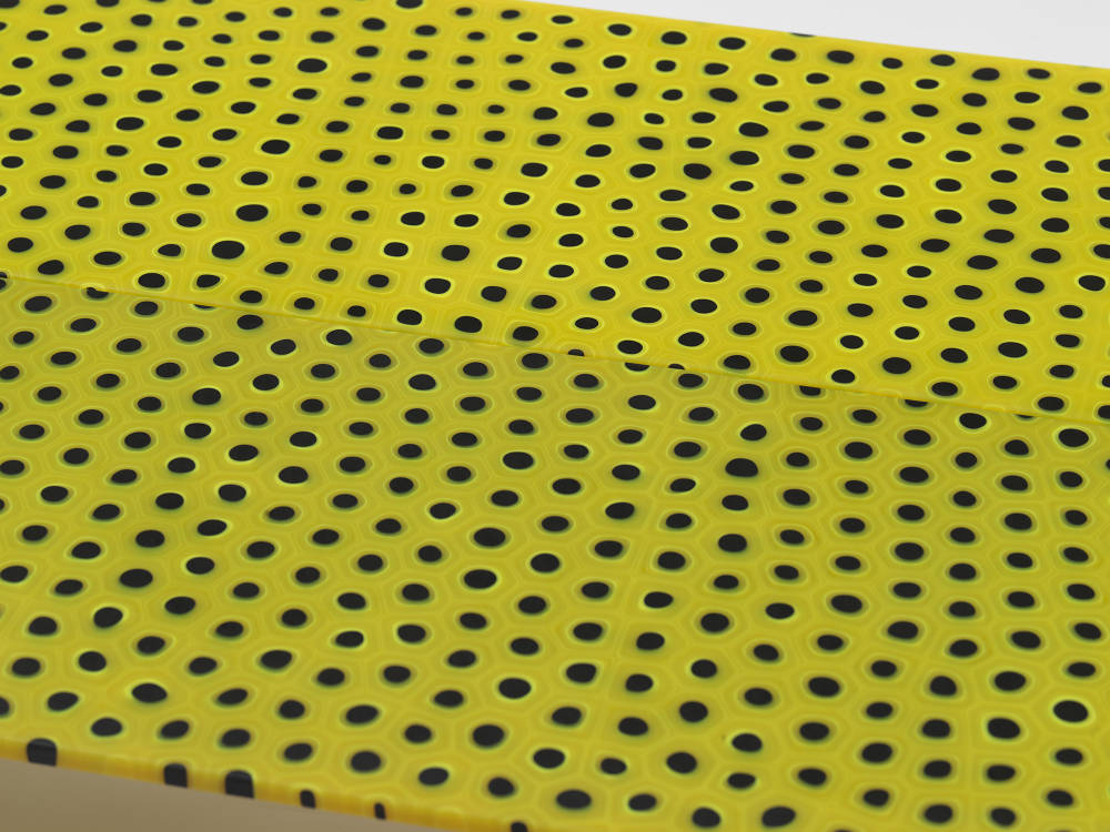  Marc Newson , Yellow Murrine Glass Table Detail, 2019 - Image Courtesy of Gagosian Gallery 