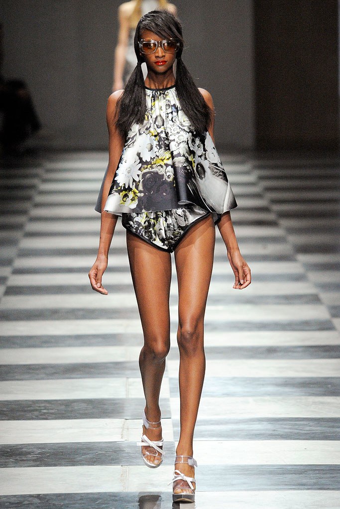 【送料込】PRADA Spring/Summer 2010 Look Book PRADA The Spring/Summer 2010 Look Book by AMOプラダ 2010年春