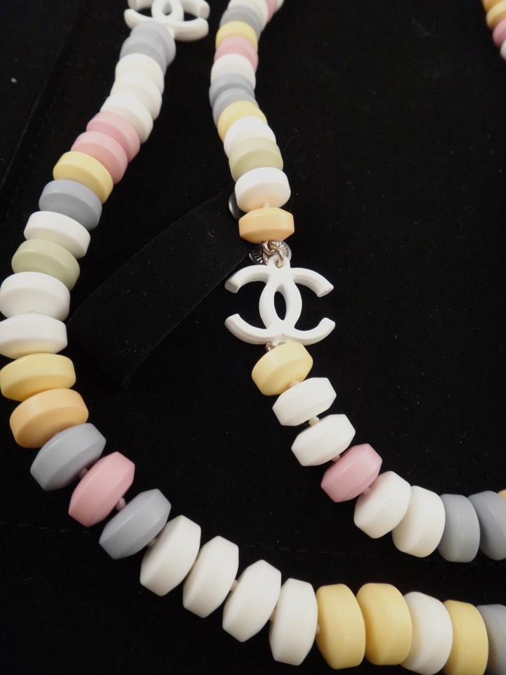 Chanel candy necklaces... ridiculous and amazing. | Candy jewelry, Vintage  chanel clothing, Chanel accessories