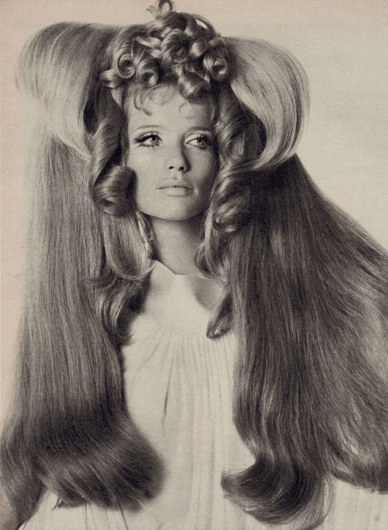 Irving penn  veruschka  vogue  1968