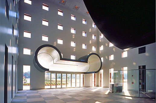  Arata Isozaki , The Disney Building, 1990 