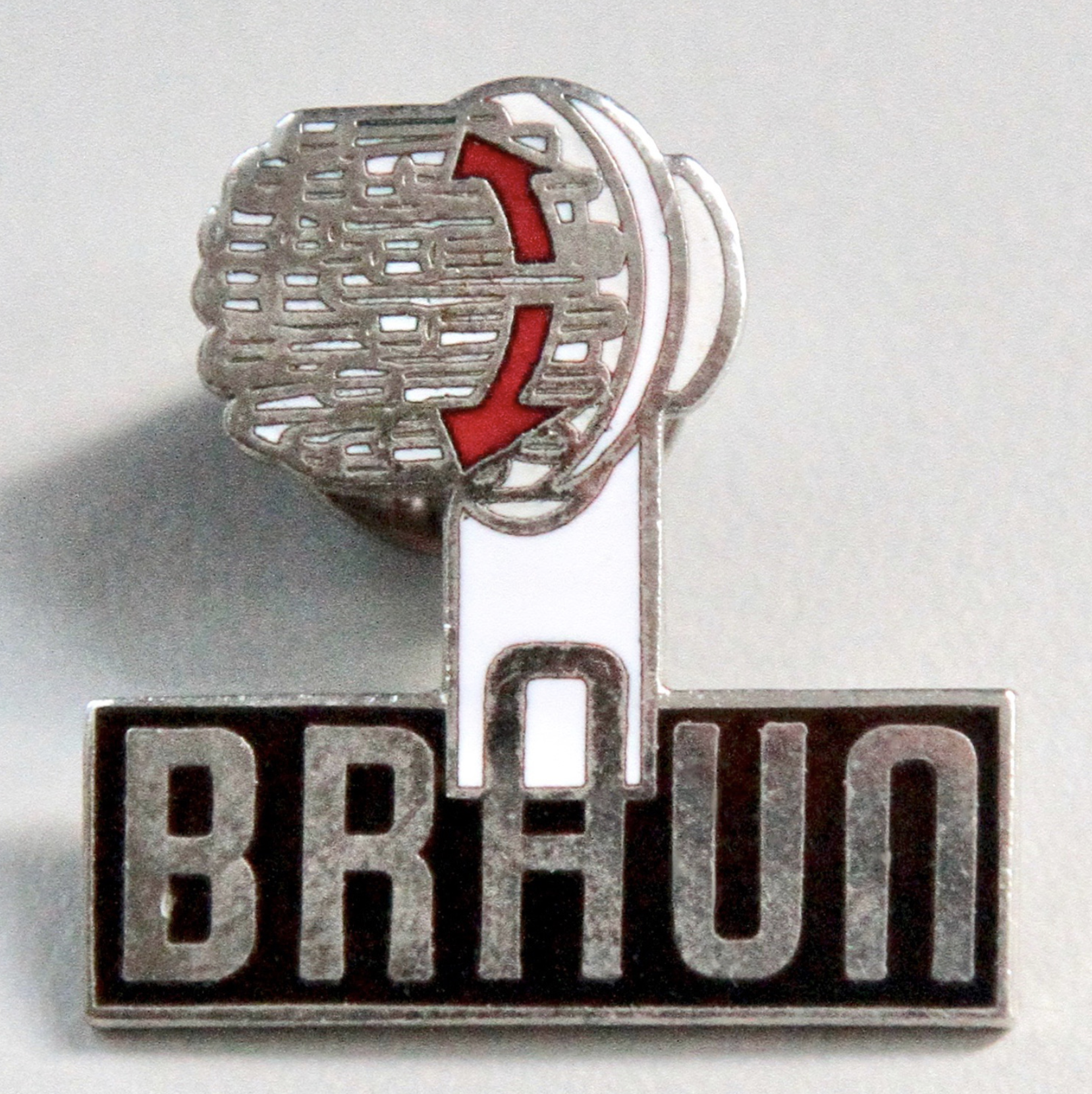 Braun  electrical tooth brush head enamelled lapel pin  1990