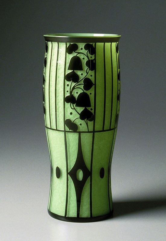 Koloman Moser (Form), Blumenkörbchen, Dekor: Josef Hoffmann,  Modellnummer: M 1465 (M 650), Wiener Werkstätte, vor 1909 - Kleinode des  Jugendstils & Angewandte Kunst des 20. Jahrhunderts 2024/04/03 - Starting  bid: EUR 900 - Dorotheum