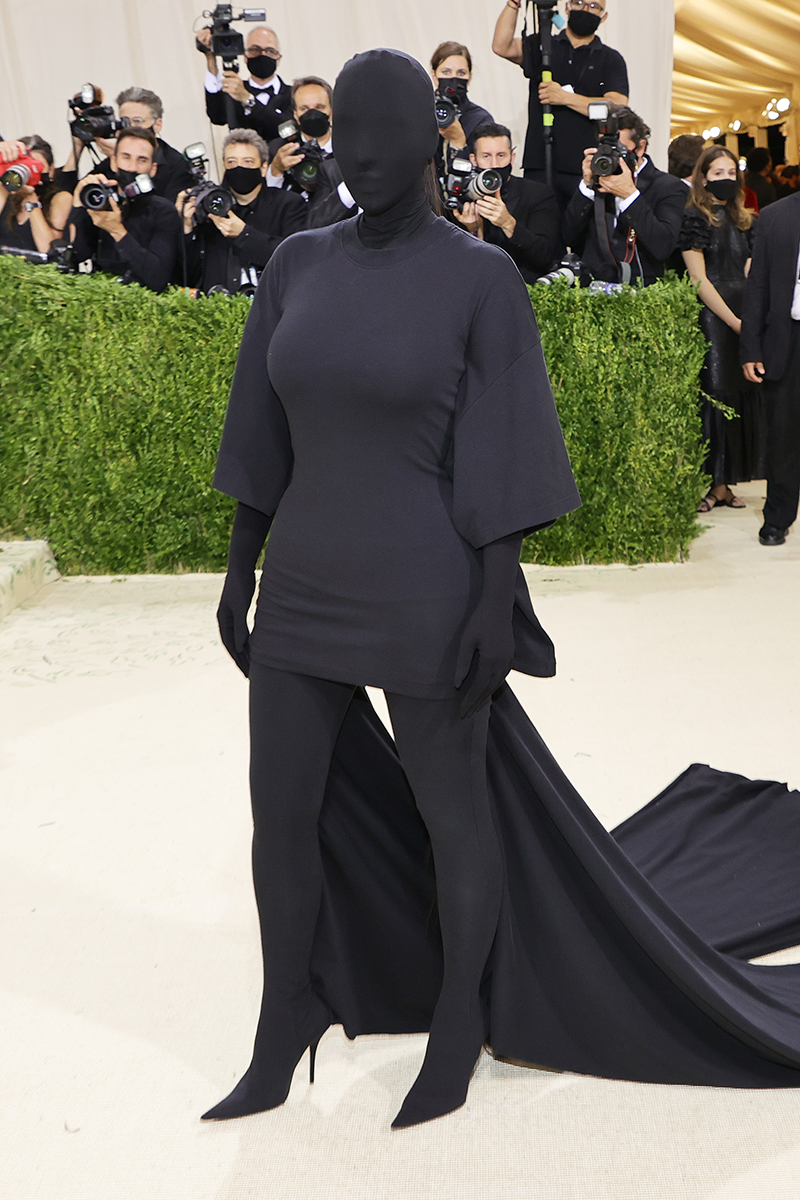 Met gala 2021 red carpet kim kardashian 1631581113