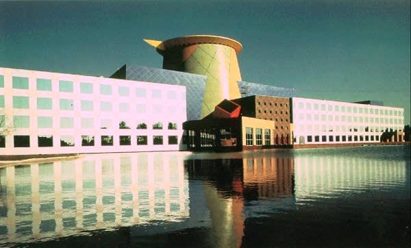  Arata Isozaki , The Disney Building, 1990 