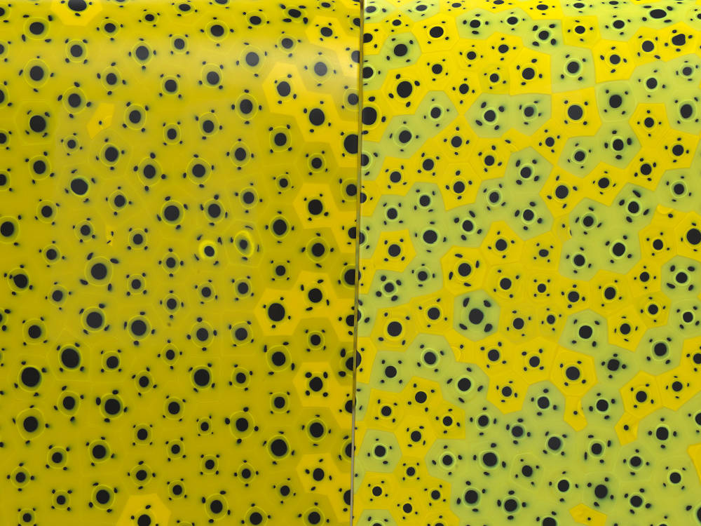  Marc Newson , Yellow Murrine Glass Table Detail, 2019 - Image Courtesy of Gagosian Gallery 