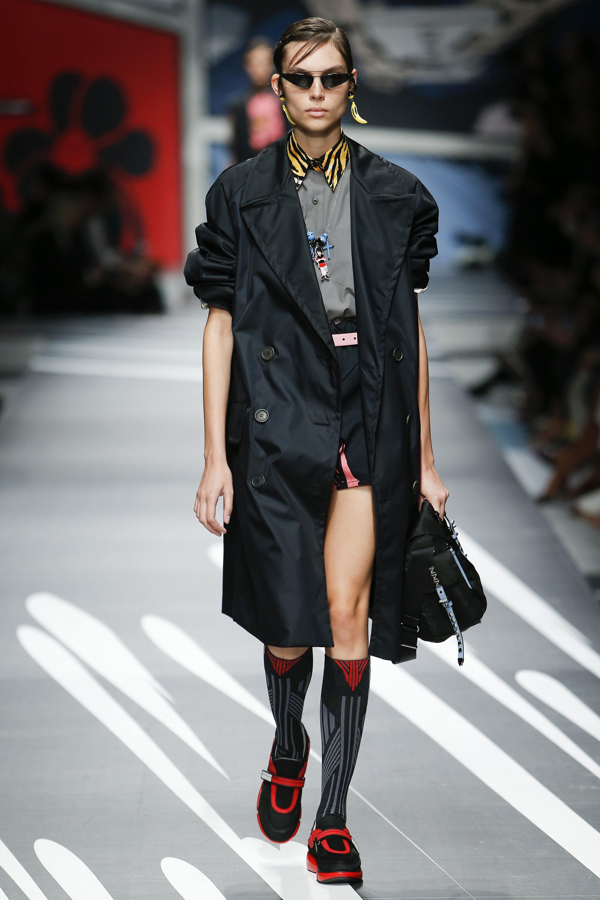 スカート PRADA 2018 collection roze flower black PRADA 2018 collection roze flower black