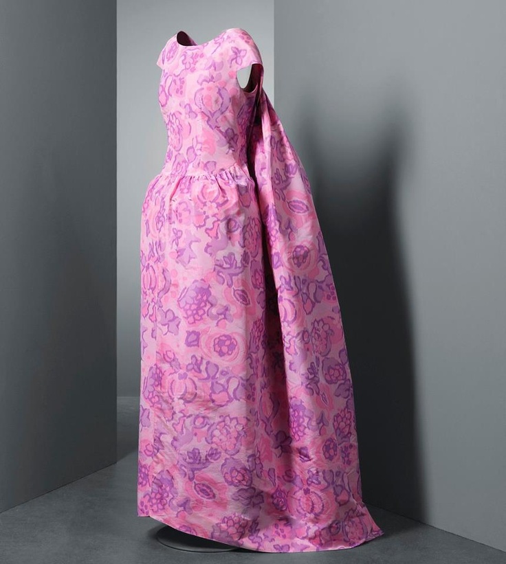 Cristobal Balenciaga dress ca 19531954 via The Victoria  Albert Museum  Balenciaga  dress Evening dresses Beautiful outfits
