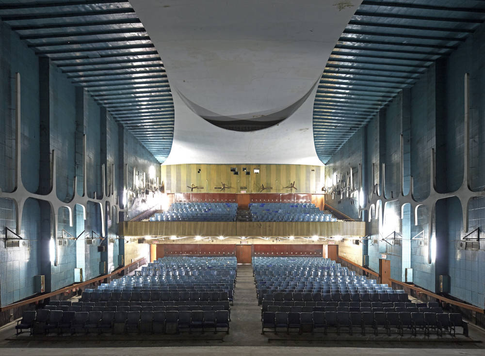  Le Corbusier, Theater Neelam, Chandigarh, India 